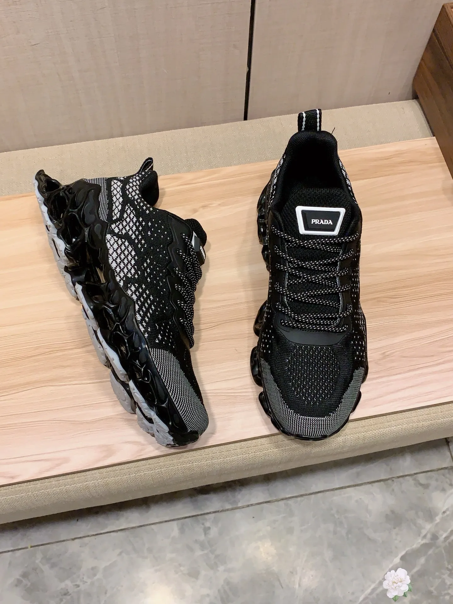 Men's men's shoes💰460💰💰🎩🎩[Lightning][Lightning] "PRADA*" The latest and most popular casual shoes, top brand [seduce] luxury ~ purchasing agency, top ~ quality. [Strong] The upper is made of imported breathable fly weave material ➕ breathable sheepskin feet (•) with fine workmanship. The original stylish and stylish soft rubber wear-resistant and non-slip outsole is light and comfortable on the feet. The real thing looks better when photographed. 004: Size: 38-44, 3️⃣ colors selected